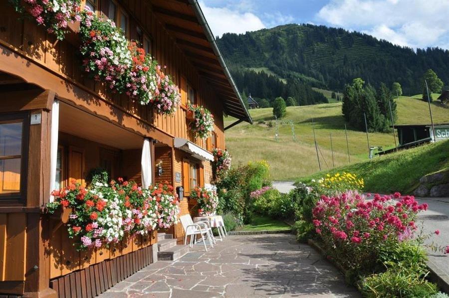 Das Bergfried - Urlaub Zentral Und Ruhig! Lejlighed Riezlern Eksteriør billede